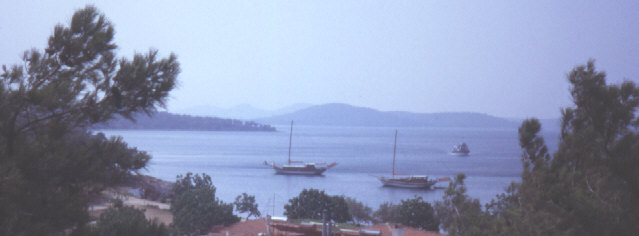 Segelboote in der Ortunc-Bucht